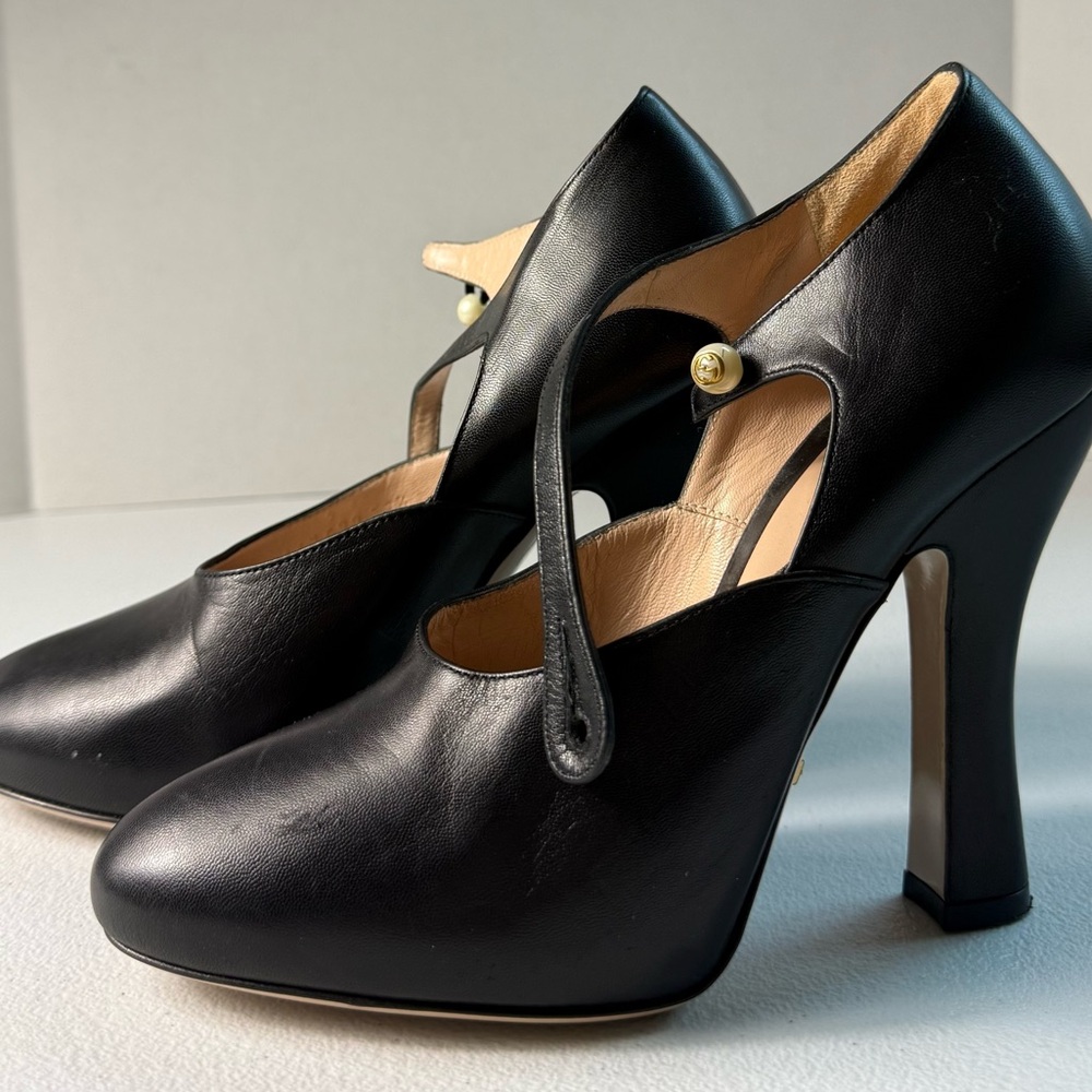 Gucci Elegant Black Leather T-Strap Heels – Classic & Timeless - Picture 2 of 4